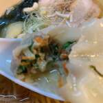 中華料理 萬福 - ワンタンの具！台湾風味バッチリ！