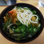 味一 - 山菜うどん (税込)390円の麺の状態　及び七味を投入！(2020.1月)