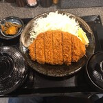 とんかつとカツカレーの店 キセキ食堂 - キセキ食堂岩槻店　「上キセキカツ定食」1490円(税込)