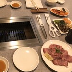 炭火焼肉ホルモン まる味 - 