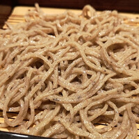 ミシュラン一つ星のお蕎麦やさん お出汁も最高 表参道から脇に道に入り 生活感漂うオシャレ住宅 By Mapun 玉笑 たまわらい 明治神宮前 そば 食べログ