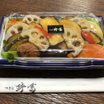 鈴富 - 彩り野菜重 972円