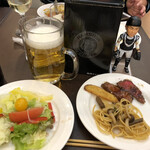 サロン蔦 - お肉とサラダと生ビールと梅ちゃん