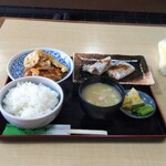 Shikitei - 日替りランチ(太刀魚の塩焼と豚肉の野菜あんかけ定食、850円)