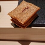 匠 進吾 - 赤酢のシャリで作ったお餅で唐墨を挟み炙った逸品