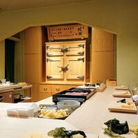 鮓 村瀬 - コの字型のカウンター席