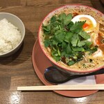 タイのごはん ラークパクチー - ご飯が付きます