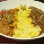 ガネーシャ - アルマタル＆チキンのハーフ＆ハーフカレー