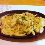 花のれん - ホルモンの塩焼き　シンプルな塩胡椒の味付けで玉葱の甘みが良く合います