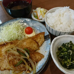 家庭料理居酒屋 よってって - ♪豚肉の生姜焼き定食 ¥500