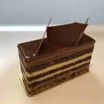 ルメルクール - キャラメリエ　　５７０円
      異なるキャラメルを何層にも重ねてオペラ風に。
      キャラメル尽くしのケーキ
      織りなす層がとても綺麗