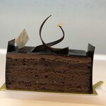 ルメルクール - ニュイマジック　　５６０円
      ビターなチョコレートのガナッシュクリームをサンド
      