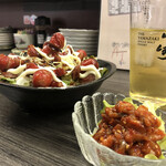 串カツ 一品 AI - タコウインナーサラダ付きとタコキムチ