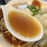 らぁ麺 紫陽花 - ・特製醤油らぁ麺 1100円
      ・わんたん大粒3個 200円