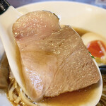 らぁ麺 紫陽花 - ・特製醤油らぁ麺 1100円
      ・わんたん大粒3個 200円