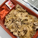 ヤマザキYショップ - 牛肉も柔らかいし、玉ねぎの量もいい感じ♡