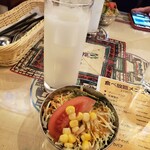 インド料理夢タージマハール吉祥寺 - ラッシーとサラダ