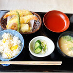 お食事処 はしもと - 海老と季節の天ぷら、お味噌汁も栗ご飯も美味しい！