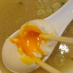 ラーメン専門店 徳川町 如水 - 半ナマ煮卵