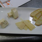 オステリア マニフィーコ - イタリア産チーズと生ハムの盛り合わせ
