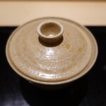 にい留 - 地物のほっき貝を80℃で7時間かけて出汁を取ったスープに新若芽