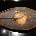 にい留 - 三重の鰆、2週間寝かせて塩水で水分を抜きヅケに