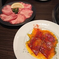 焼肉Garden MISAWA - 薄切りユッケと上塩タン