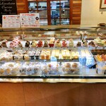 ふらんす菓子　コミネヤ - 開始時のショーケース（月曜13:30）