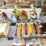 ふらんす菓子　コミネヤ - 開始時のショーケース右