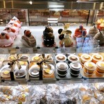 ふらんす菓子　コミネヤ - 開始時のショーケース中央左