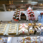 ふらんす菓子　コミネヤ - 開始時のショーケース左