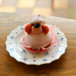 ふらんす菓子　コミネヤ - フレーズショコラ(サクサクダコワーズボトム、チョコレートフィアンティーヌ、チョコクリーム、フランボワーズジュレ、いちごムース)