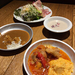 京王プレリアホテル - 京都カレー、サラダ、リゾット、鶏肉の何か(^^;