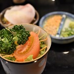 とん唐てん - 白い親子丼 かまくら(サラダ)