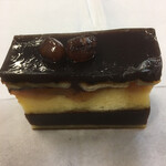 和菓子処 大角玉屋 - 和菓子のような洋菓子のような　あずき王子270円（税込）