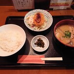 さくら草 - 日替わり定食 メンチカツと豚汁