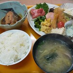 市場食堂まちだ - 定食：鱒の煮つけ