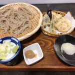 Futabaya - 塩か天つゆを選択出来ます。蕎麦団子付き