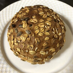 124426044 - シンプルな食事パンが美味しい「シリアルバンズ」