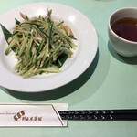 新世界菜館 - 中華風サラダ８００円。軽い味付けで、きゅうり、ネギ、焼豚、海藻？の食感が楽しく、とても美味しかったです（╹◡╹）