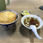 いろは食堂 - カツ丼、中華スープ付き