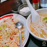 Shan Hai Gaden - 海老とチャーシューの炒飯と半ラーメン　デザートつき　全景