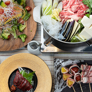 The sukiyaki plan has a large amount of meat and vegetables ◎3 hours of all-you-can-drink included ♪