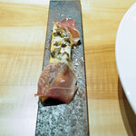 薫 HIROO - ホワイトアスパラにパルマの生ハム、北海道産のトウモロコシのピューレを添えて