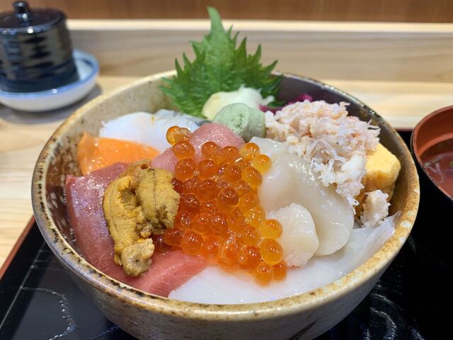 小松水産の海鮮丼 新札幌 海鮮丼 食べログ