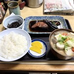 動坂食堂 - さわらの煮付に豚汁付けて。