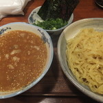 ラーメン若松 - ピリ辛牛すじつけ麺です。