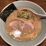 麺通 - らーめん：太麺（背脂醤油）こってりで 830円