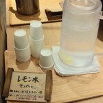 田頭茶舗 - セルフサービスの「レモン水」も嬉しいおもてなしです。