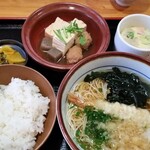 まつ味 - 日替定食。この日は、海老天にゅうめんと、肉だんごと豆腐の旨煮でした。